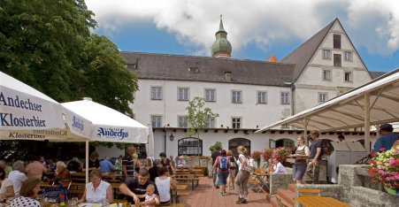 Name:  Kloster Andrechs  10_by_andechs_kloster_biergarten_roland_rossner_3_452x.jpg
Views: 14774
Size:  33.9 KB