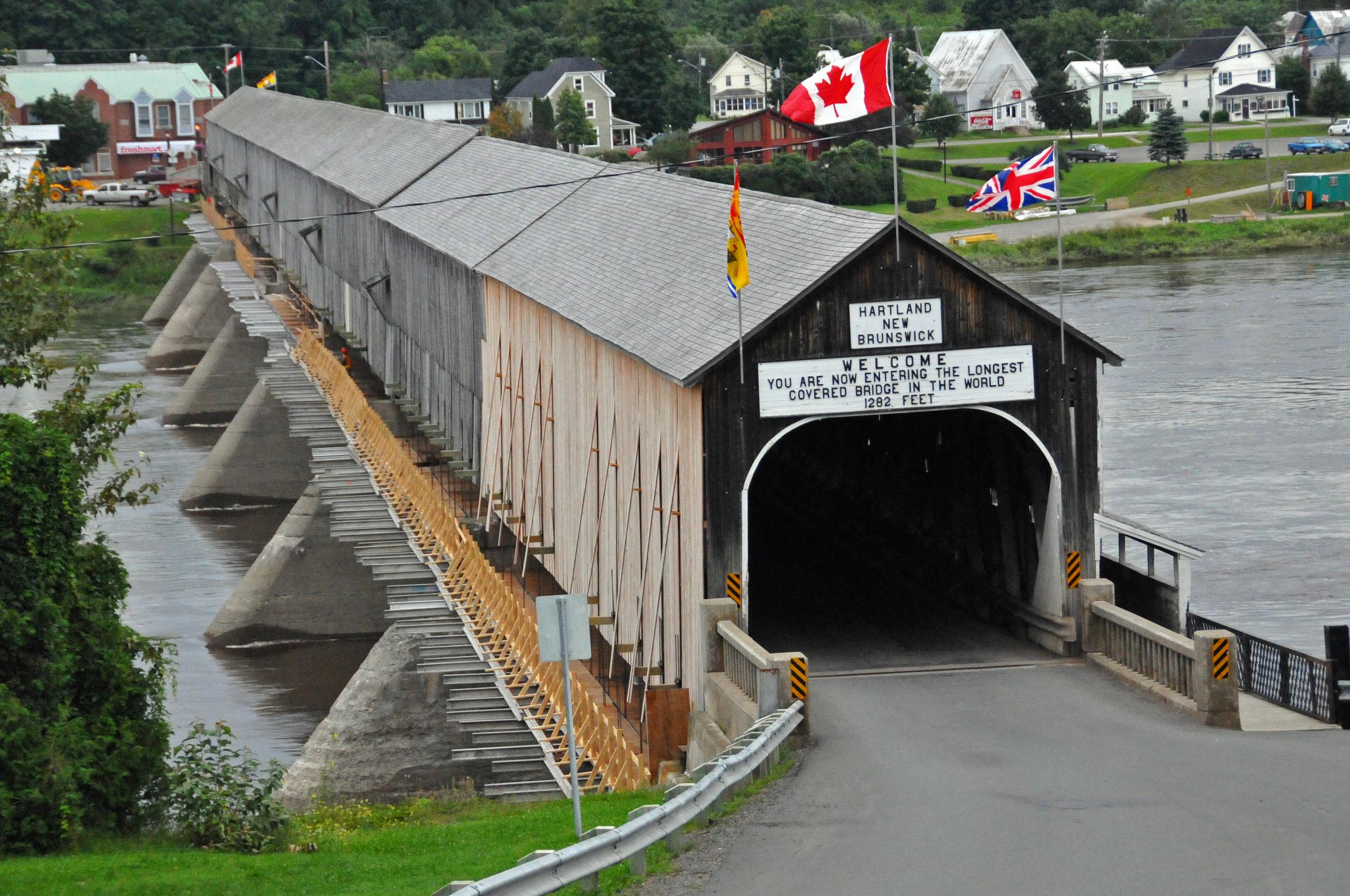 Name:  Hartland_covered_bridge_2008.jpg
Views: 190
Size:  616.3 KB