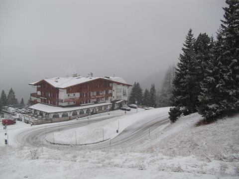 Name:  Sella Bella Vista Hotel snow  10858445_763602193734267_2156355141781228473_n.jpg
Views: 1993
Size:  21.9 KB