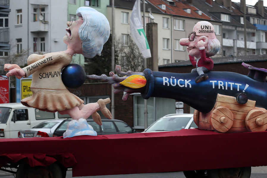 Name:  Die-schoensten-Karnevalswagen-2013-19-fotoshowImageNew-9b27a626-660632.jpg
Views: 2108
Size:  98.6 KB
