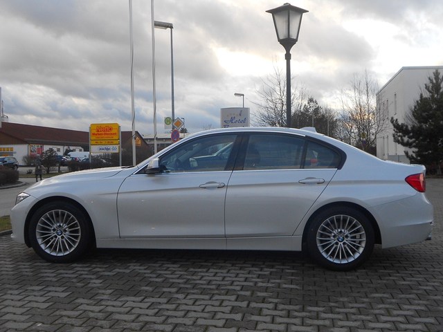 Name:  f30luxurywhite3.jpg
Views: 100584
Size:  127.3 KB