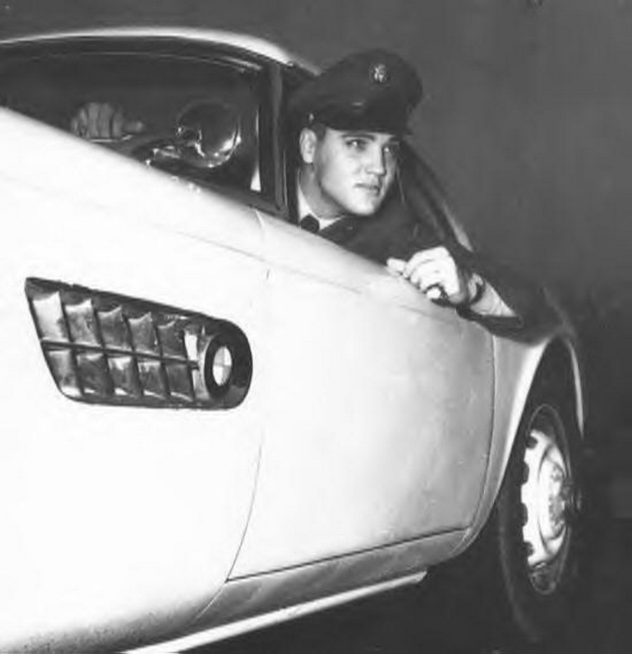 Name:  Elvis in BMW 507 in Bad Nauheim - June 1959.jpg
Views: 20685
Size:  82.9 KB