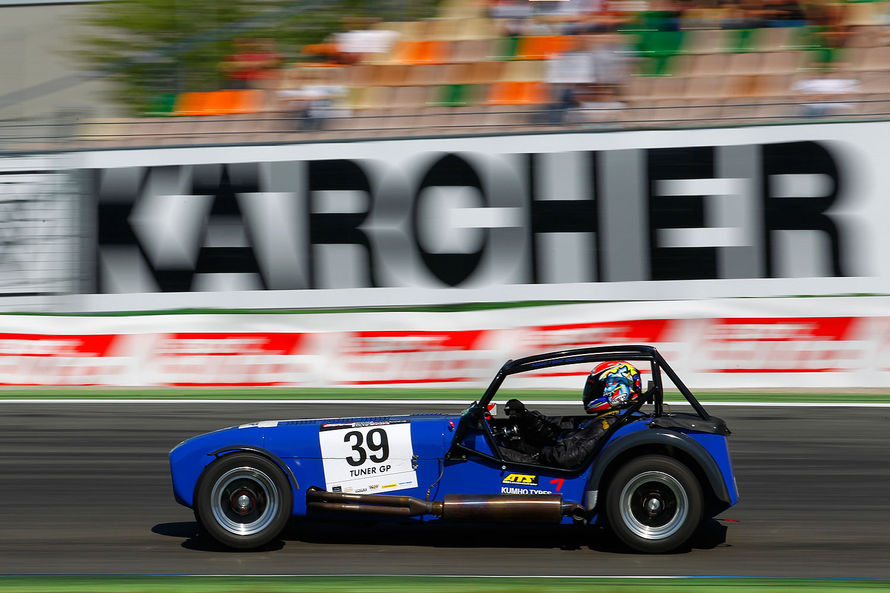 Name:  Catherham-HPC-TunerGP-2012-High-Performance-Days-2012-Hockenheimring-13-fotoshowImage-34239de1-5.jpg
Views: 7598
Size:  100.4 KB