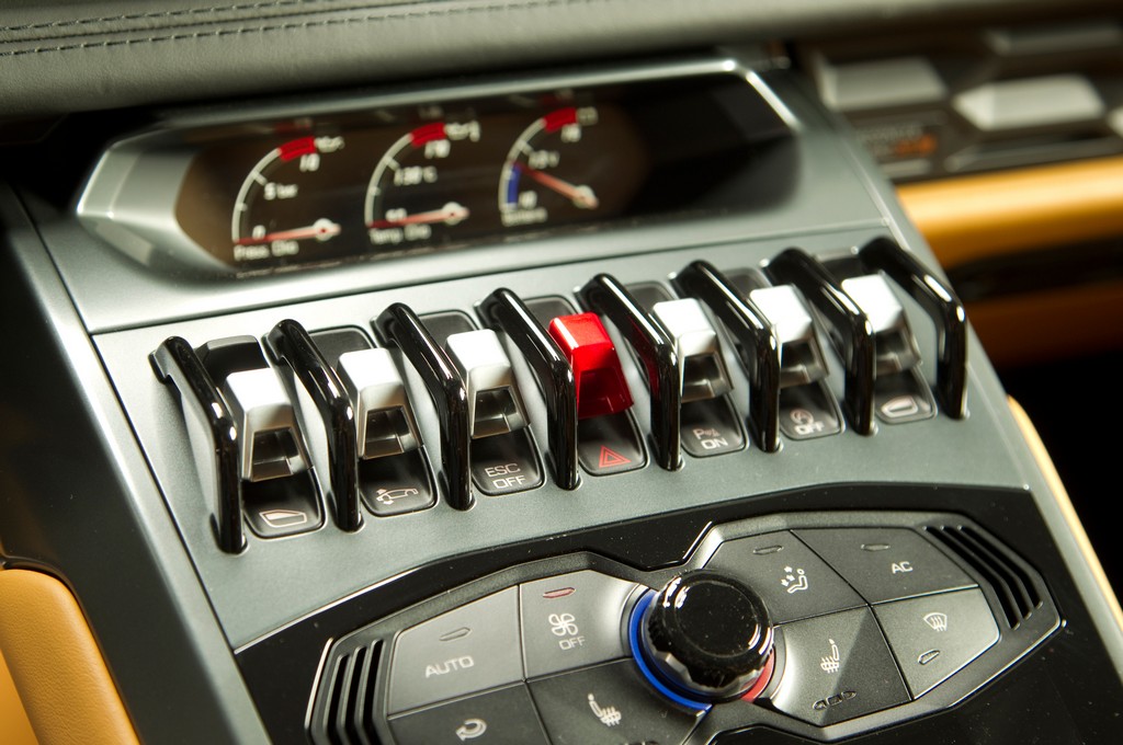 Name:  2015-Lamborghini-Huracan-toggle-switches.jpg
Views: 9833
Size:  155.4 KB