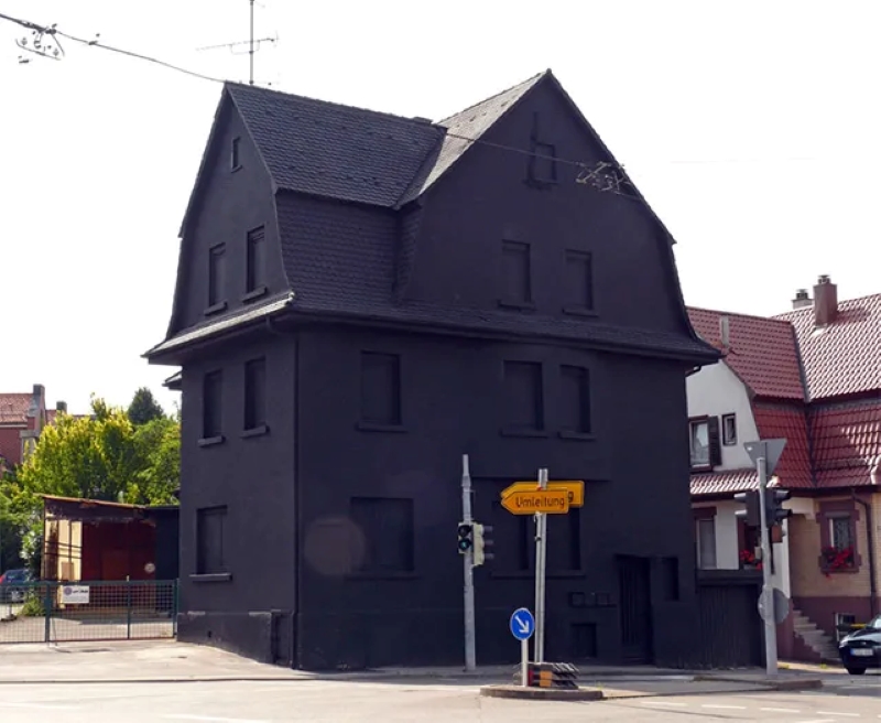 Name:  Black house..jpg
Views: 204
Size:  215.5 KB