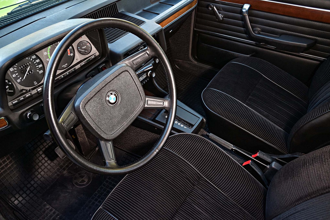 Name:  BMW-5-Series-E12-interior.jpg
Views: 2359
Size:  482.4 KB